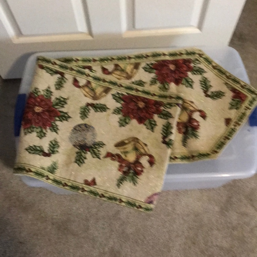 Christmas table runner.